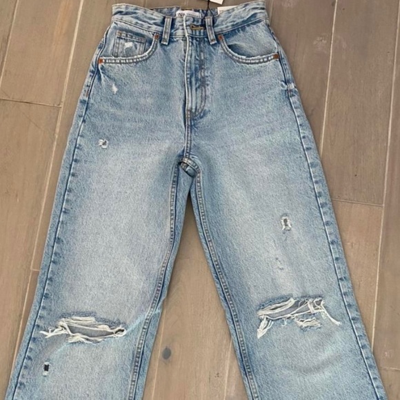 The famous Zara wide leg jeans. Size 0 fits 23-25 waist. Great condition. - Picture 2 of 5
